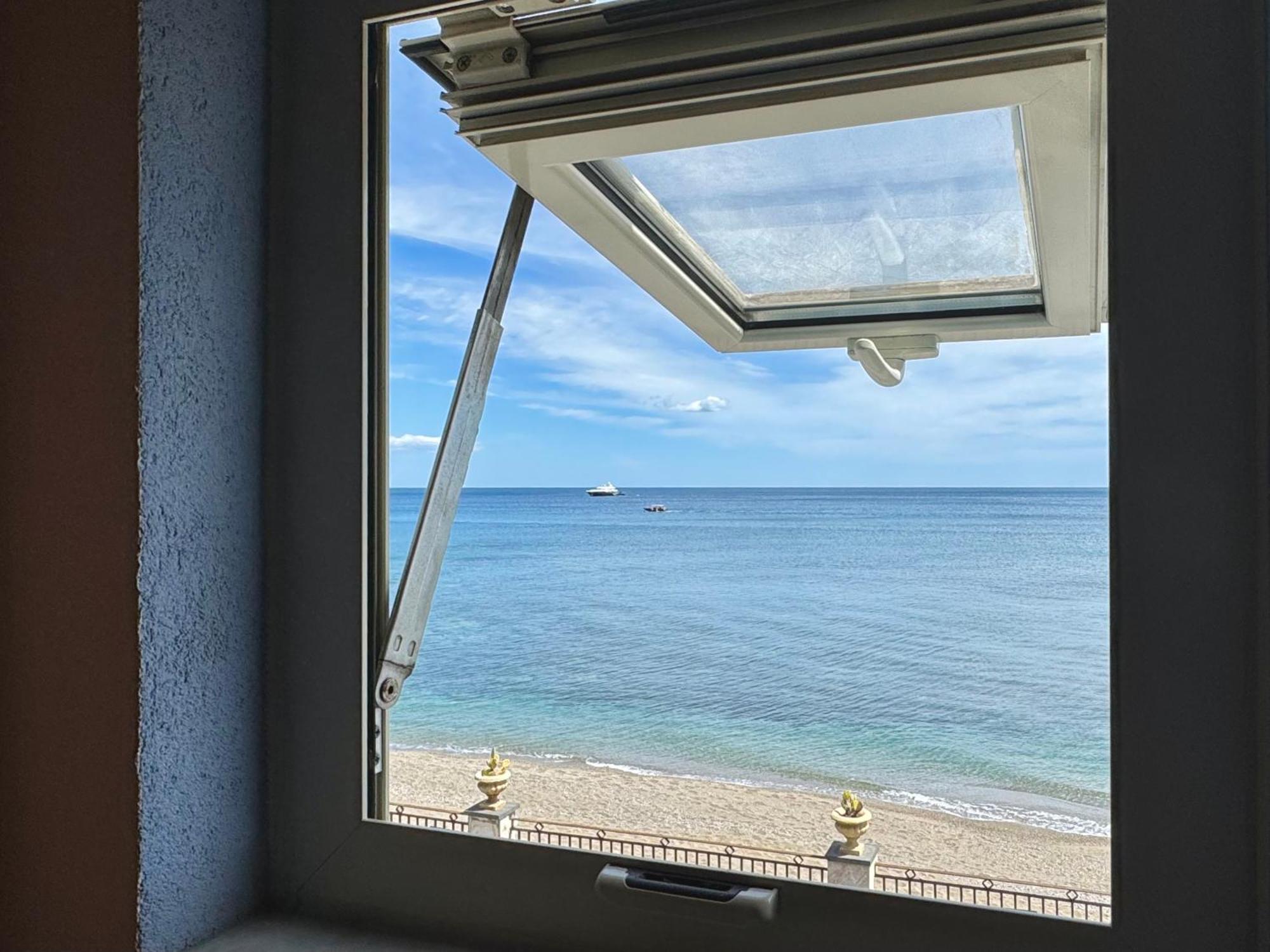 Maremare Apartments Giardini Naxos Exterior photo